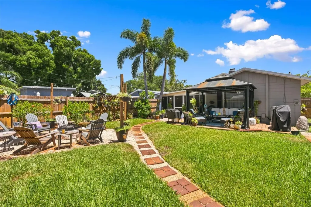 2947 25th Avenue N St Petersburg FL 33713