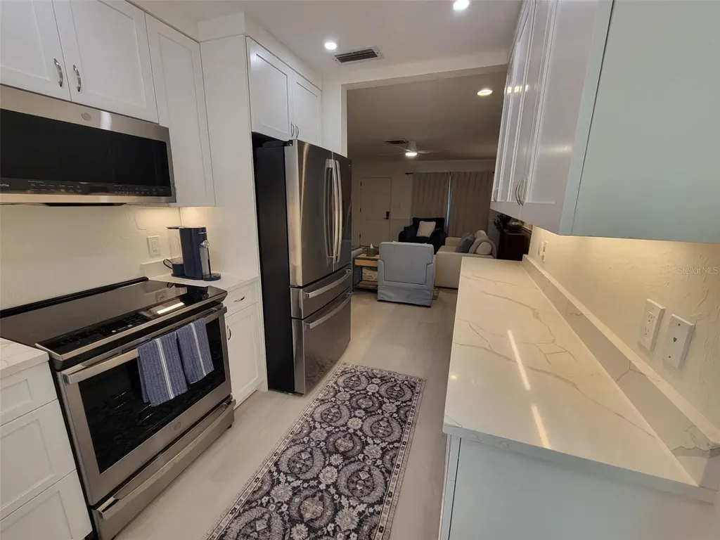 323 Madison Drive Sarasota FL 34236