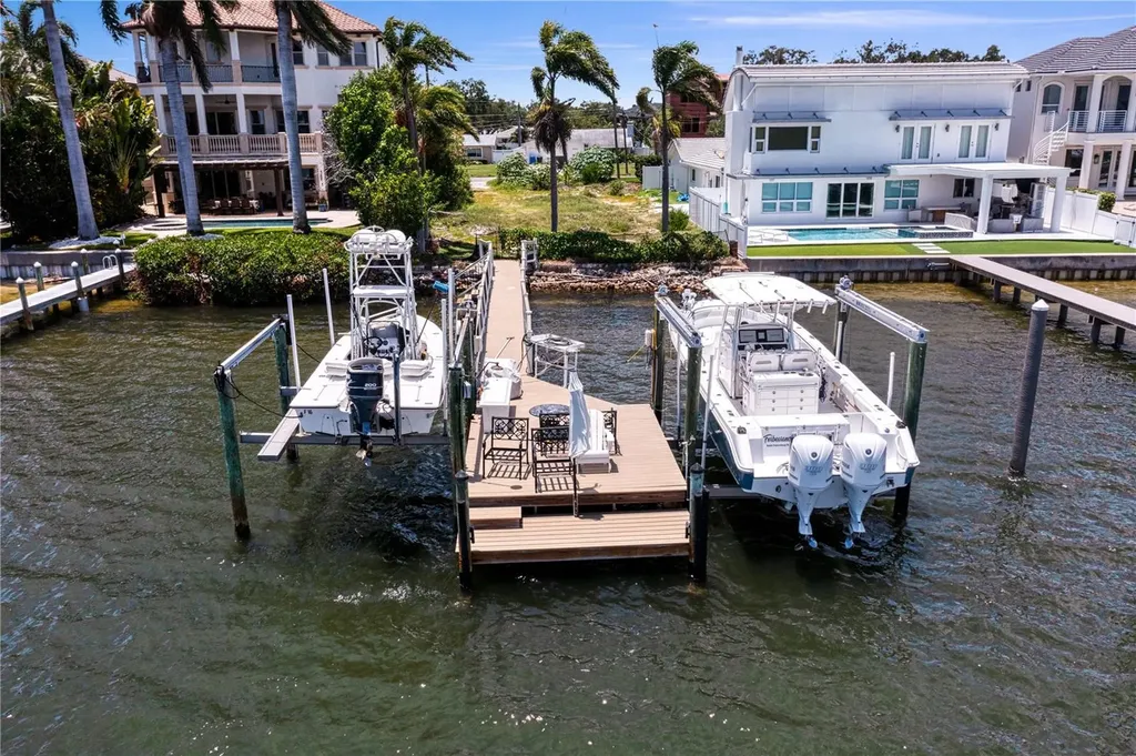 6527 Bayou Grande Blvd NE St Petersburg FL 33702