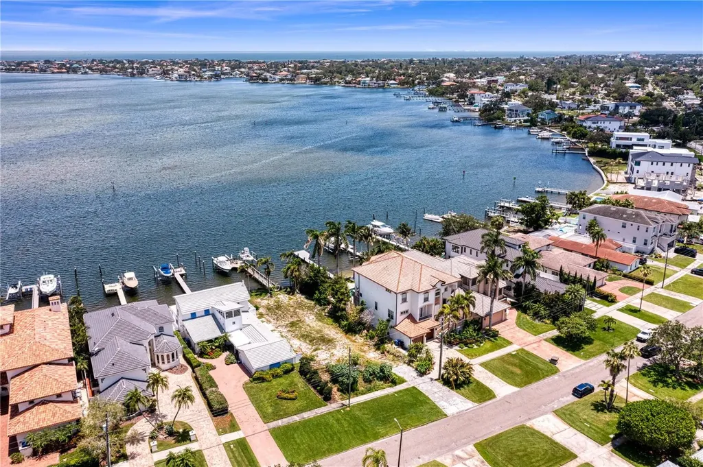 6527 Bayou Grande Blvd NE St Petersburg FL 33702