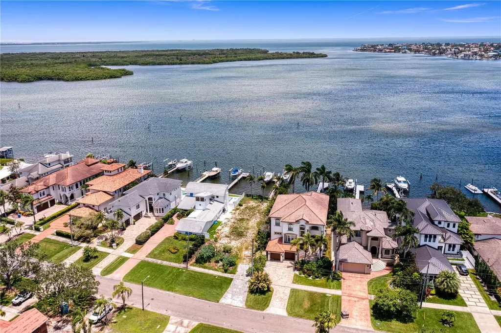 6527 Bayou Grande Blvd NE St Petersburg FL 33702
