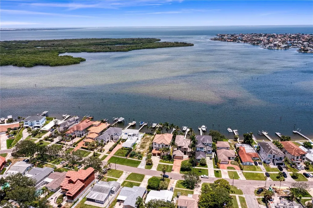 6527 Bayou Grande Blvd NE St Petersburg FL 33702