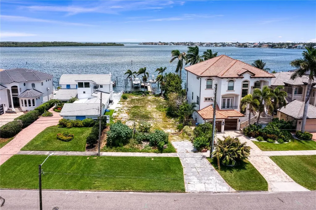 6527 Bayou Grande Blvd NE St Petersburg FL 33702