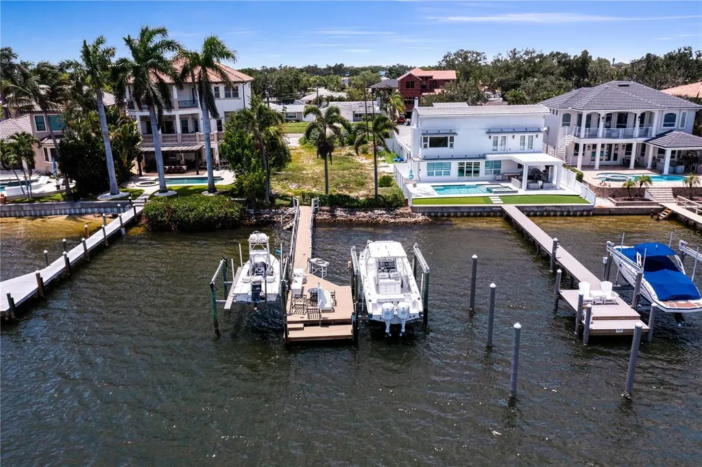 6527 Bayou Grande Blvd NE St Petersburg FL 33702
