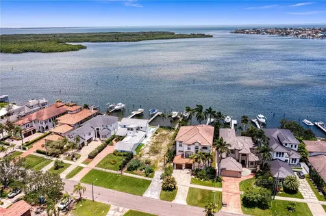6527 Bayou Grande Blvd NE St Petersburg FL 33702