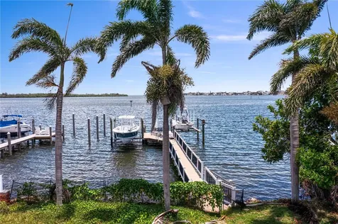 6527 Bayou Grande Blvd NE St Petersburg FL 33702