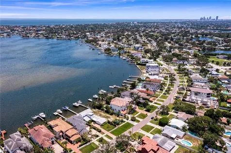 6527 Bayou Grande Blvd NE St Petersburg FL 33702