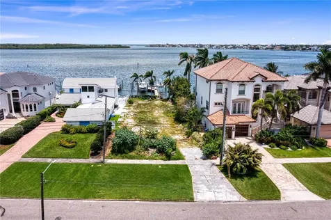 6527 Bayou Grande Blvd NE St Petersburg FL 33702