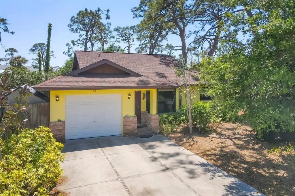 521 Artists Avenue Englewood FL 34223