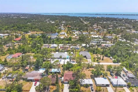 521 Artists Avenue Englewood FL 34223