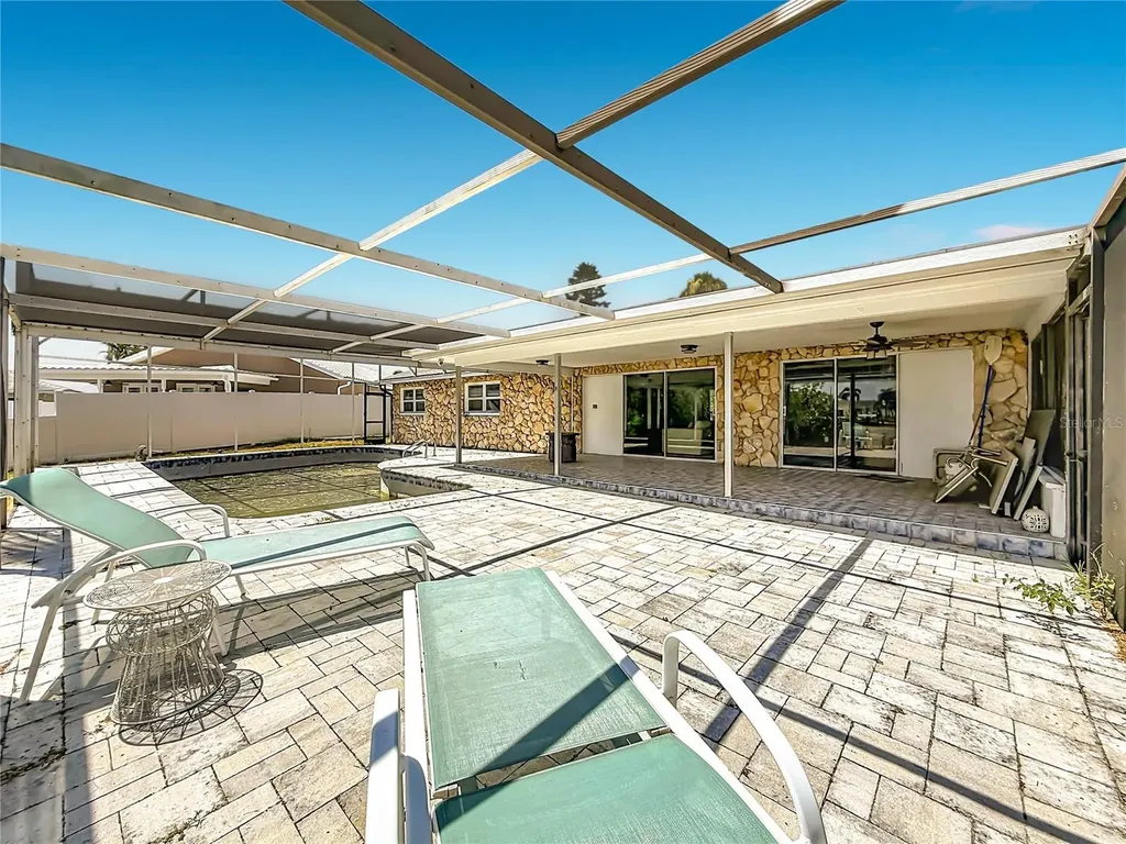 7905 11th Avenue S St Petersburg FL 33707