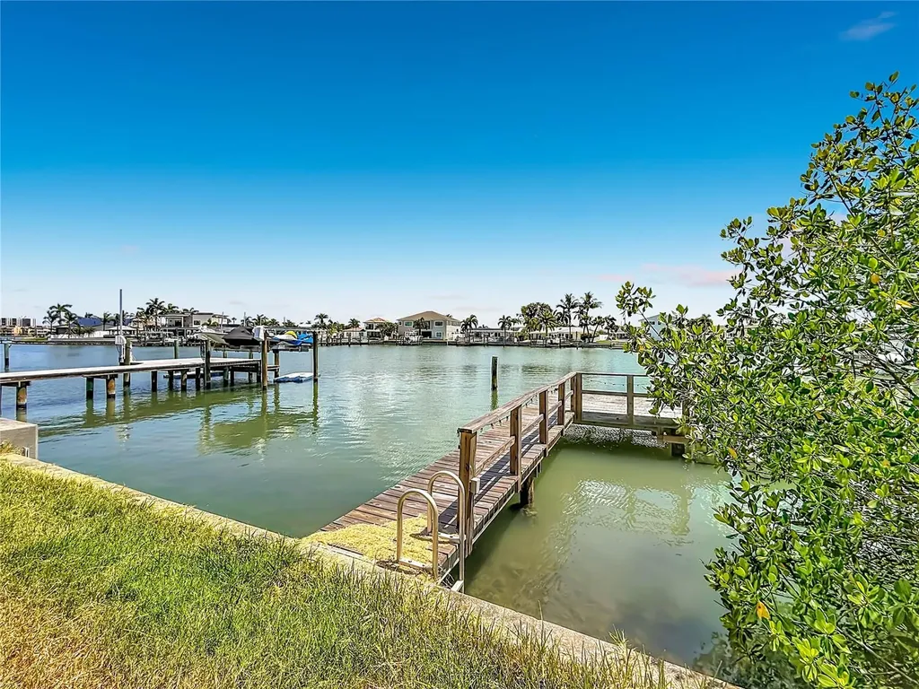 7905 11th Avenue S St Petersburg FL 33707