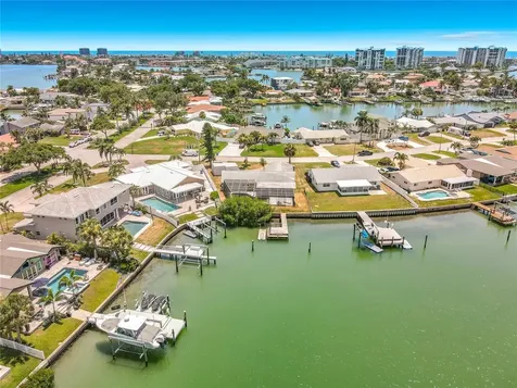 7905 11th Avenue S St Petersburg FL 33707
