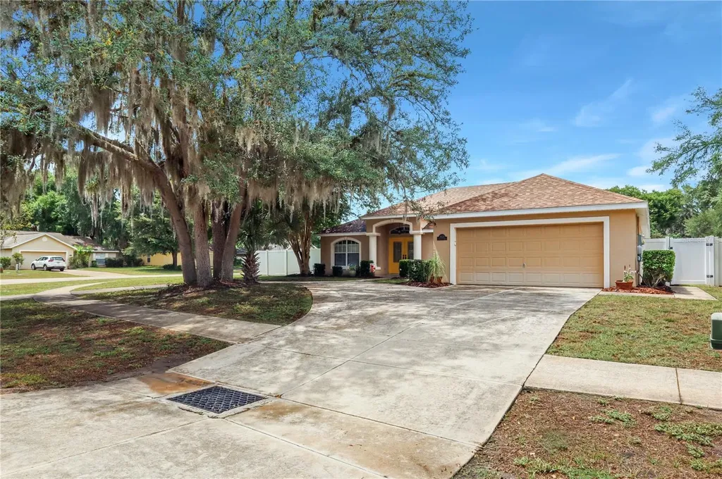 34224 Shadewood Circle Leesburg FL 34788