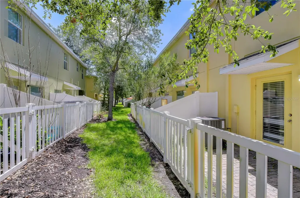 8518 Gablebend Way Tampa FL 33647