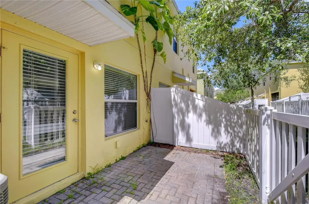 8518 Gablebend Way Tampa FL 33647