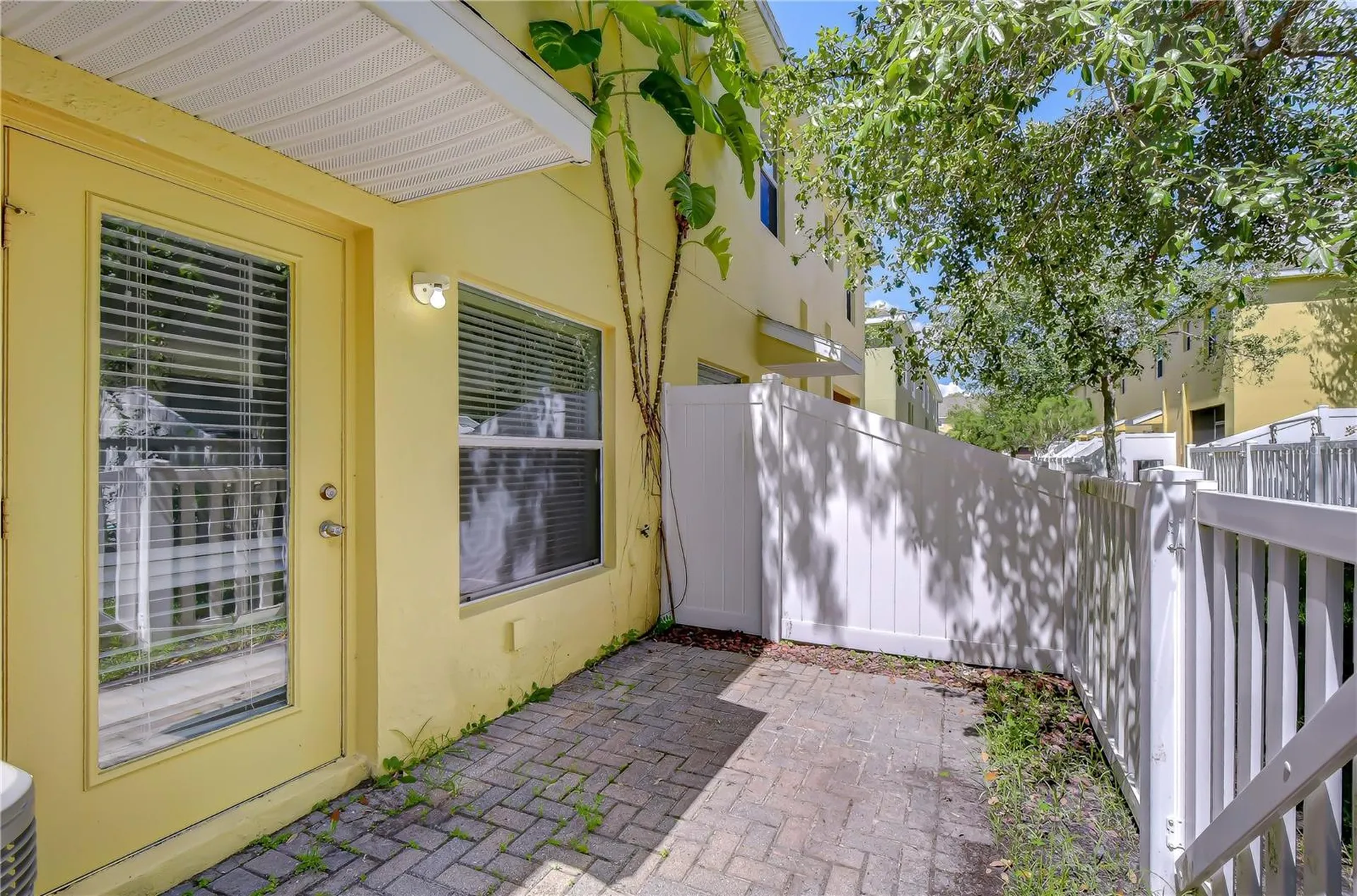 8518 Gablebend Way Tampa FL 33647