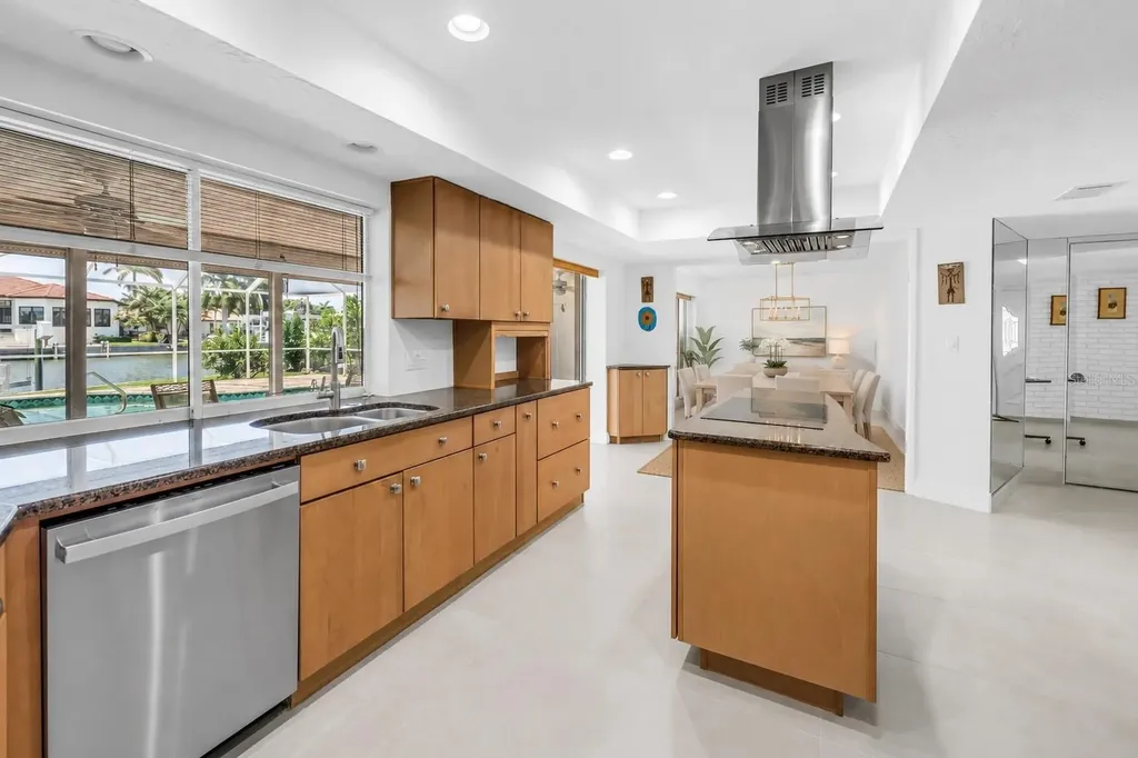 2067 Massachusetts Avenue NE St Petersburg FL 33703