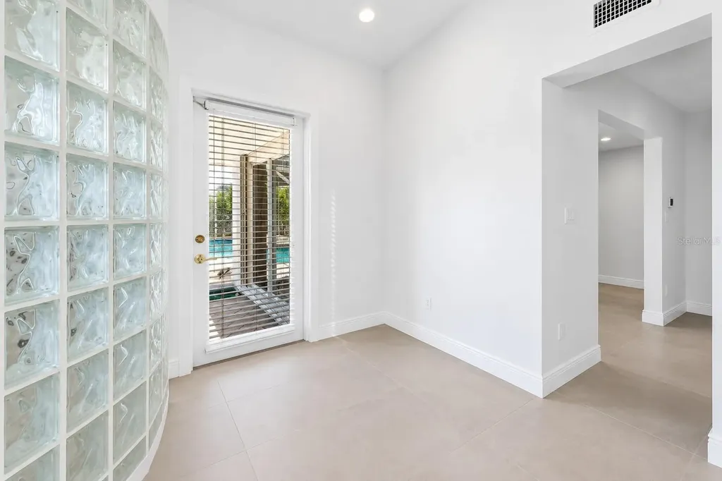2067 Massachusetts Avenue NE St Petersburg FL 33703