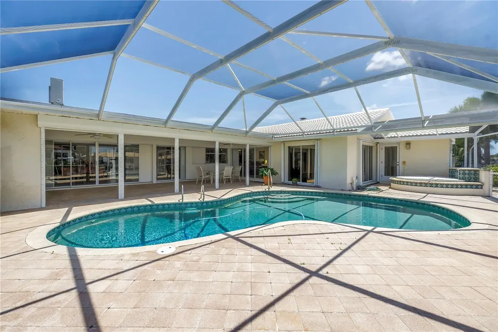 2067 Massachusetts Avenue NE St Petersburg FL 33703
