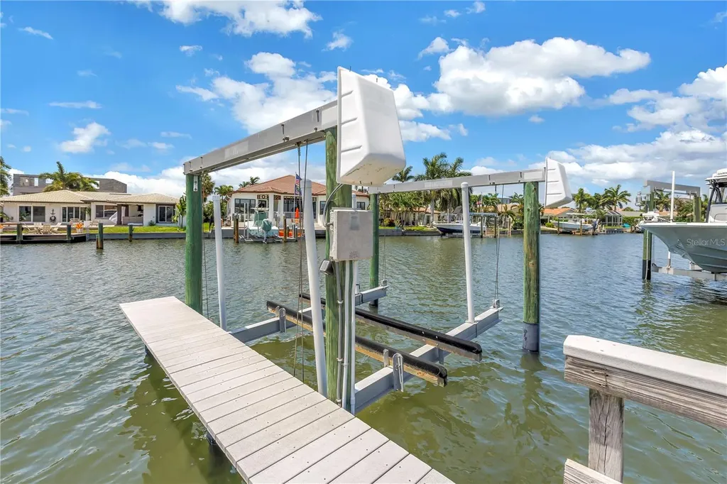 2067 Massachusetts Avenue NE St Petersburg FL 33703