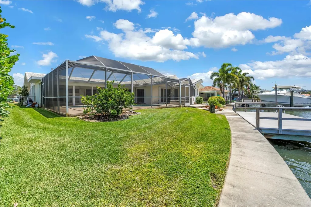 2067 Massachusetts Avenue NE St Petersburg FL 33703