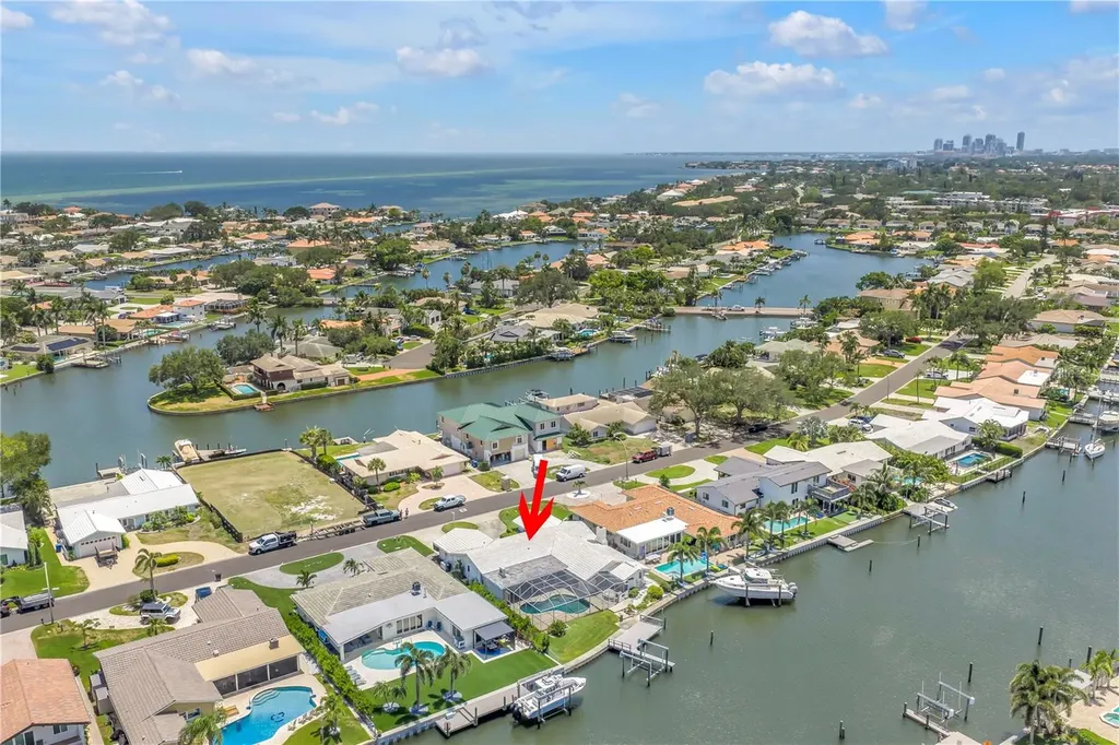 2067 Massachusetts Avenue NE St Petersburg FL 33703