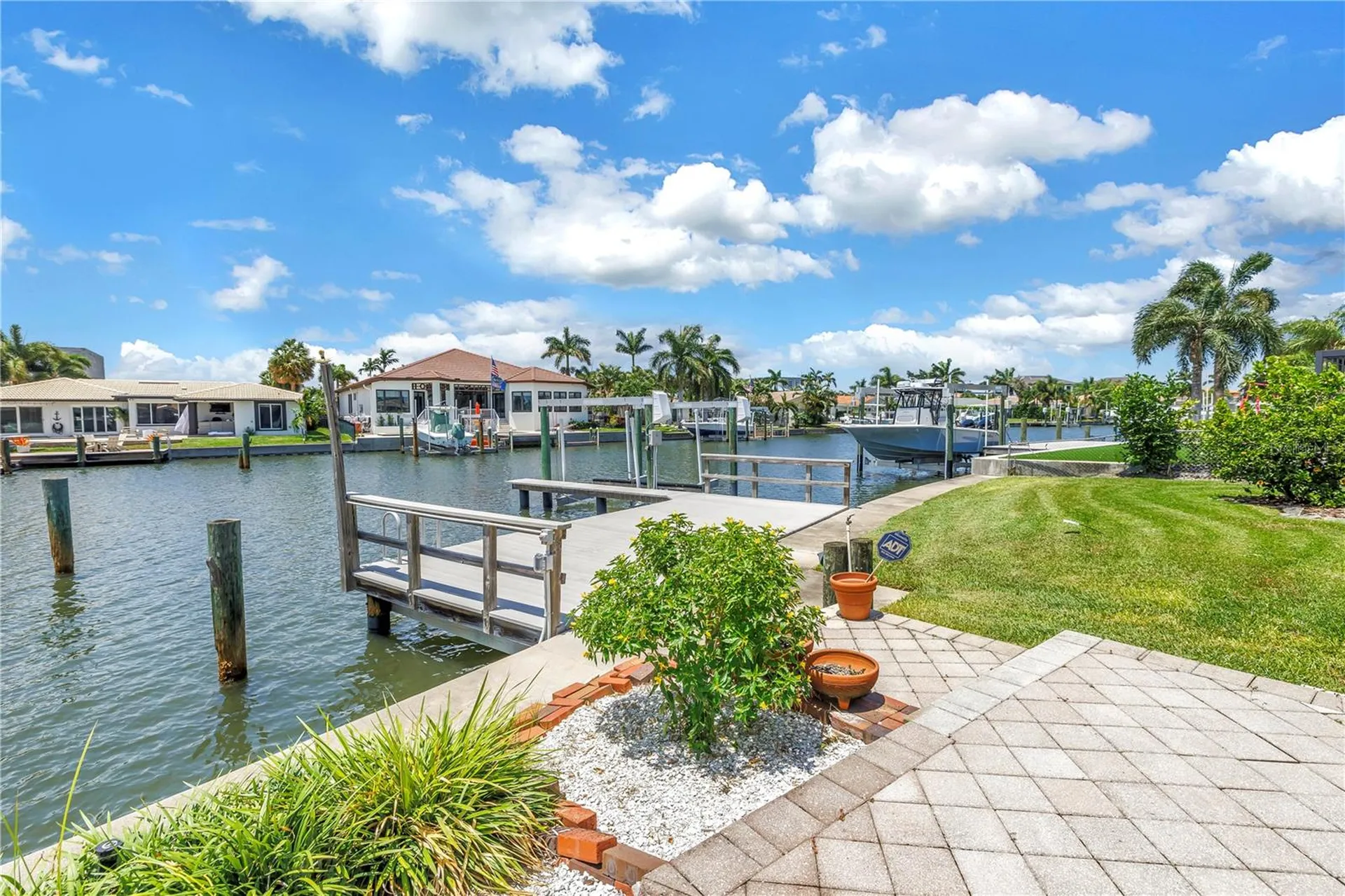 2067 Massachusetts Avenue NE St Petersburg FL 33703