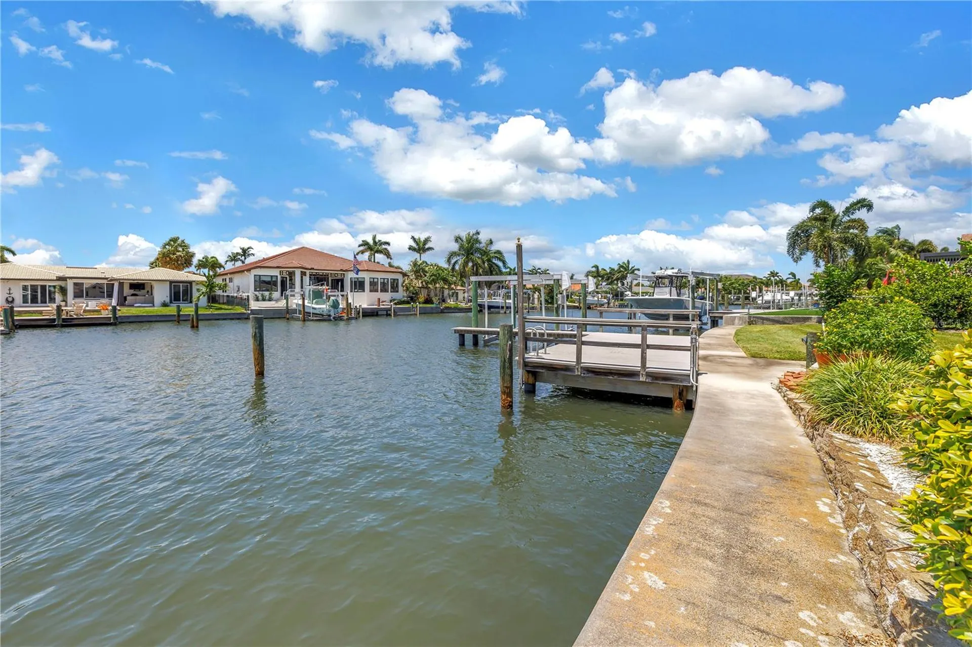 2067 Massachusetts Avenue NE St Petersburg FL 33703