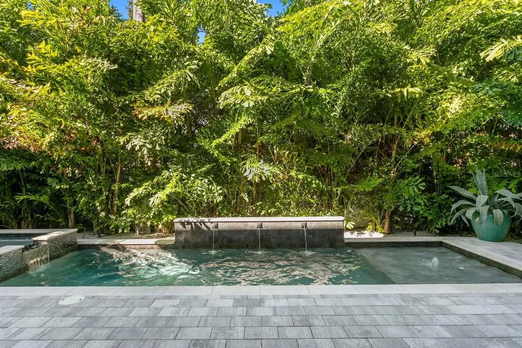 3909 W Azeele Street Tampa FL 33609