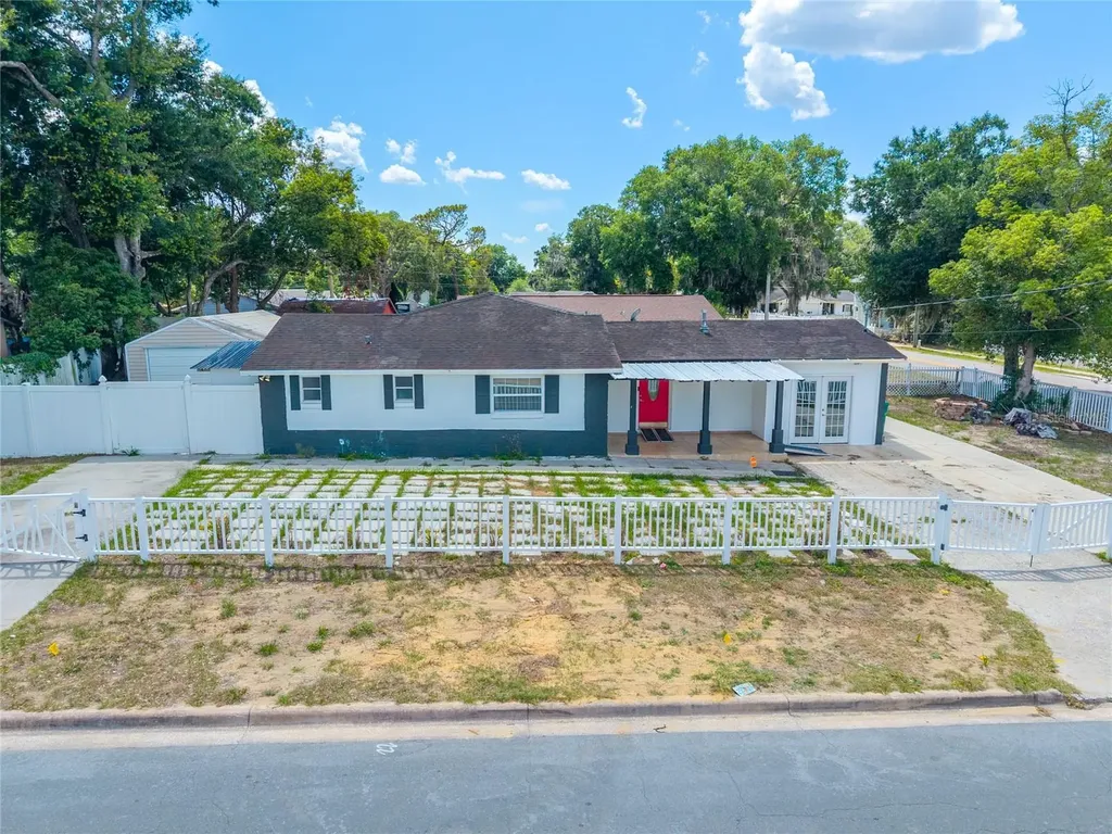 1230 E 1st Avenue Mount Dora FL 32757