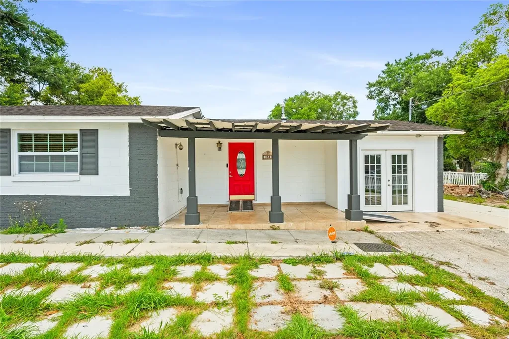 1230 E 1st Avenue Mount Dora FL 32757