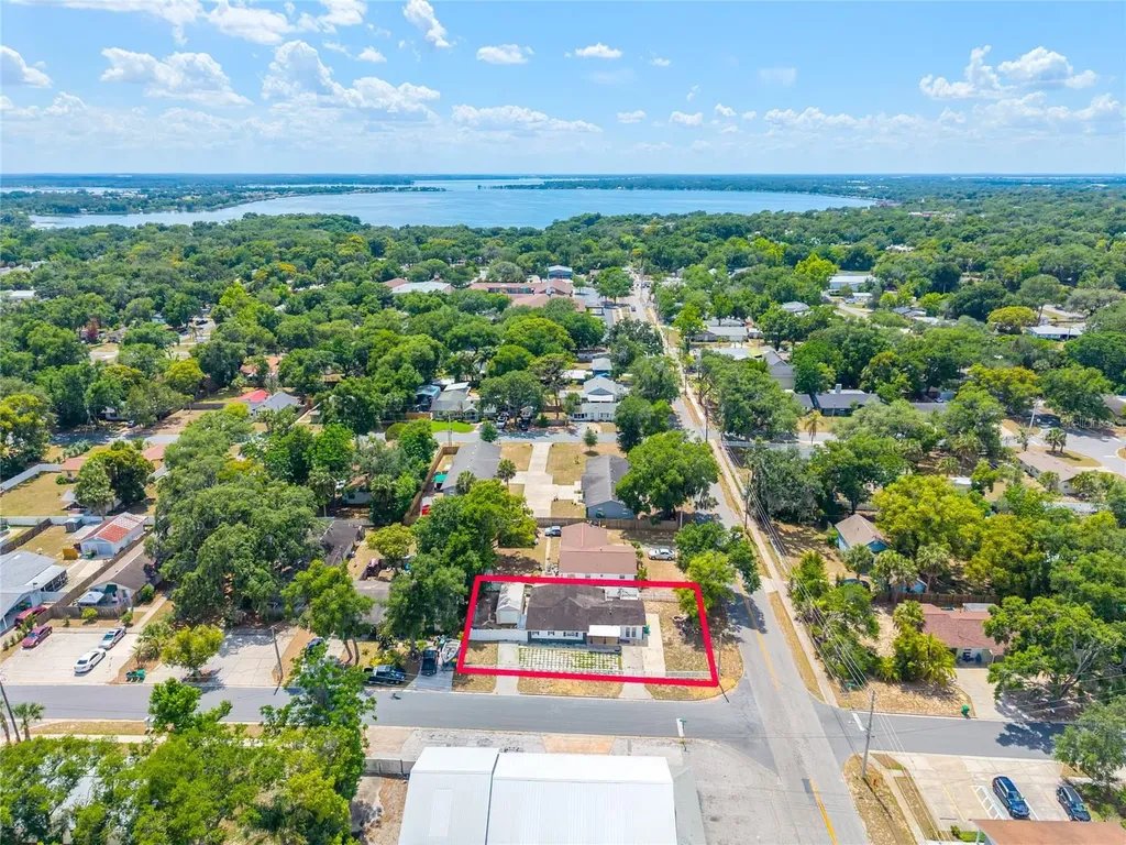 1230 E 1st Avenue Mount Dora FL 32757