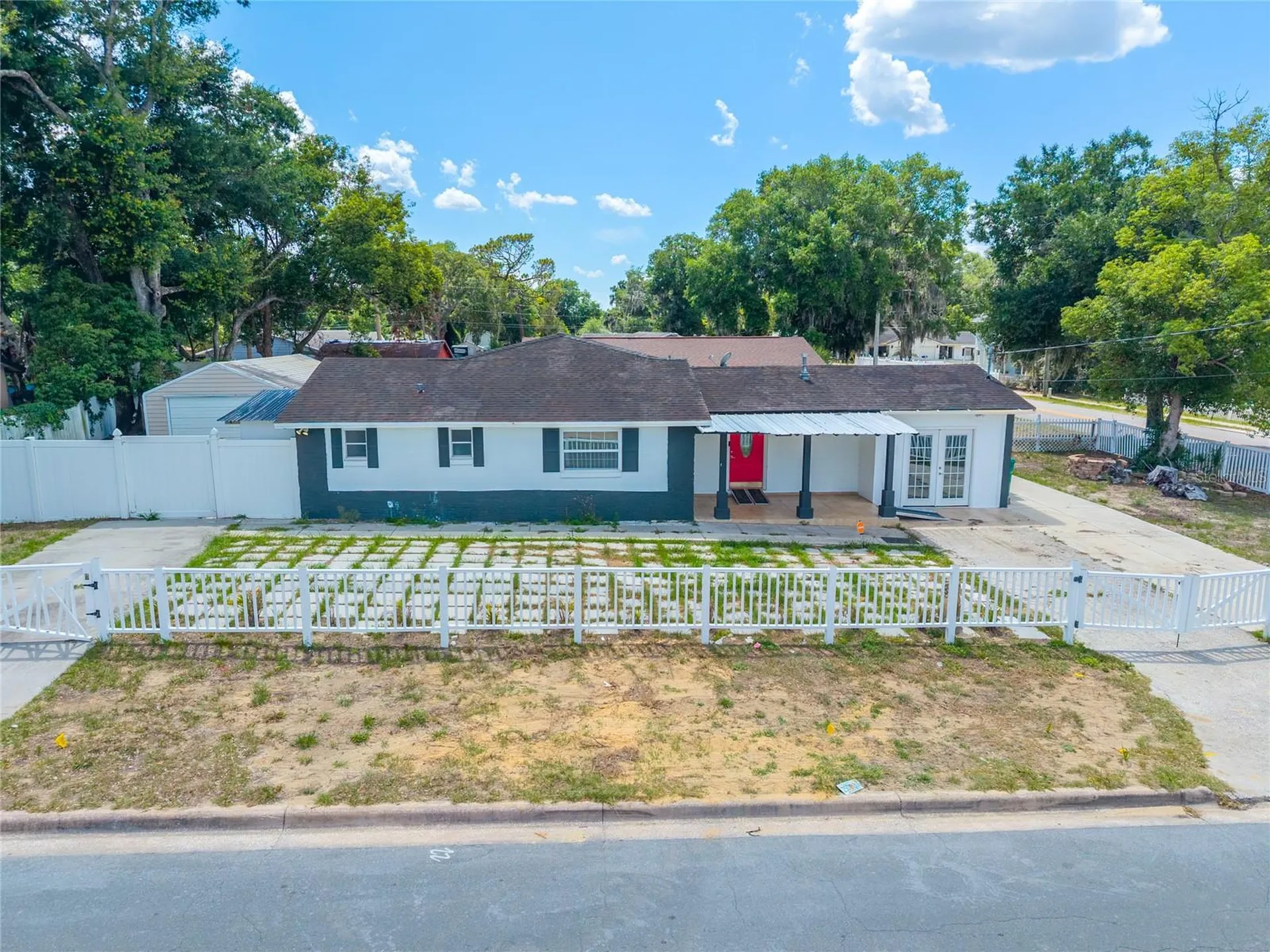 1230 E 1st Avenue Mount Dora FL 32757