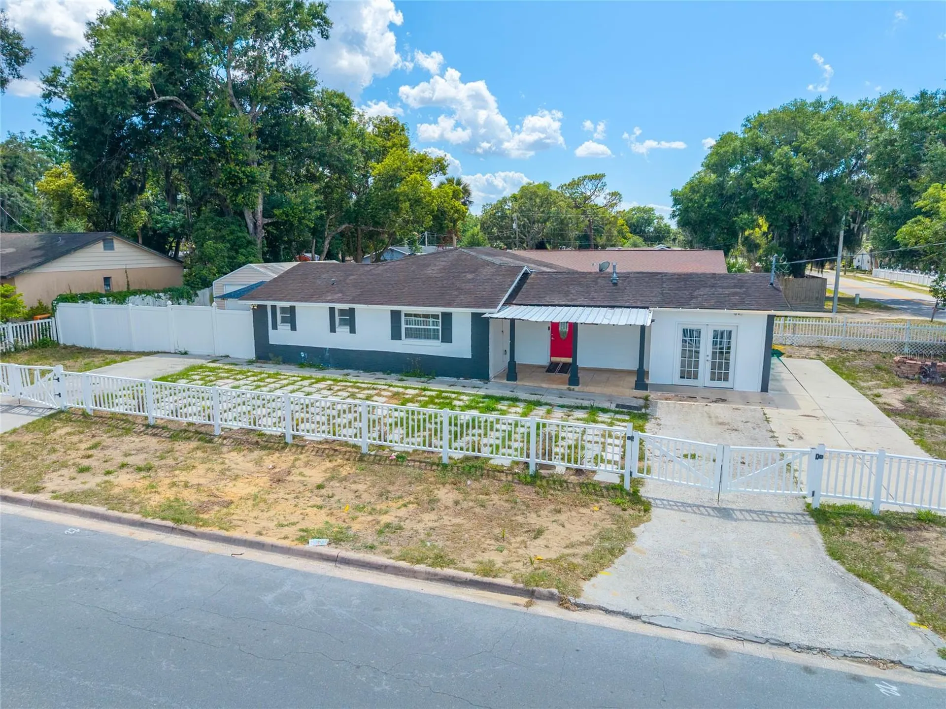 1230 E 1st Avenue Mount Dora FL 32757