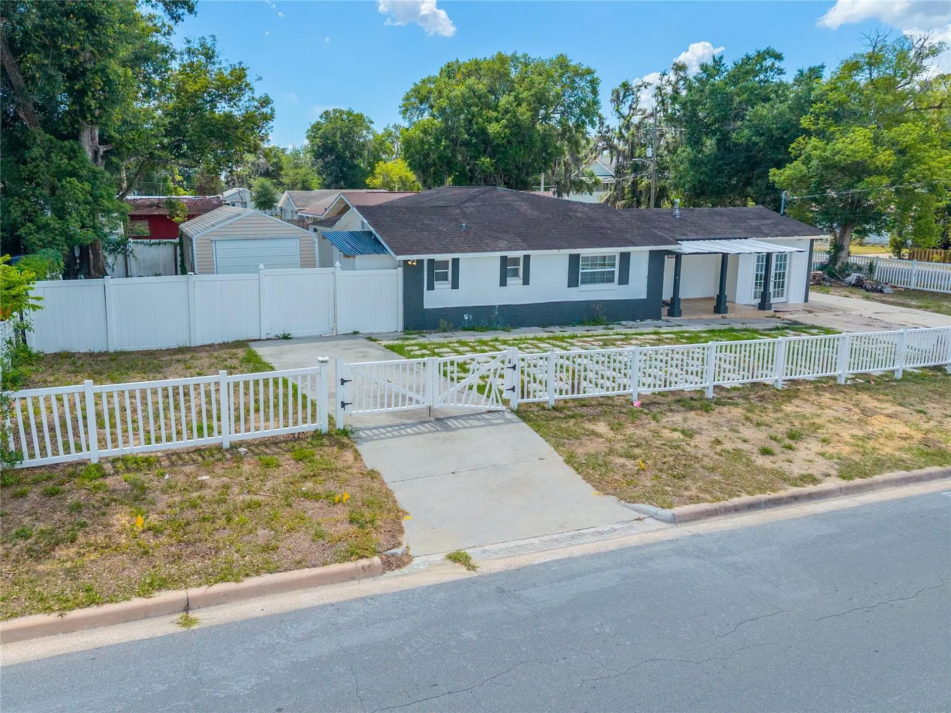 1230 E 1st Avenue Mount Dora FL 32757