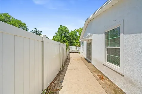 1230 E 1st Avenue Mount Dora FL 32757