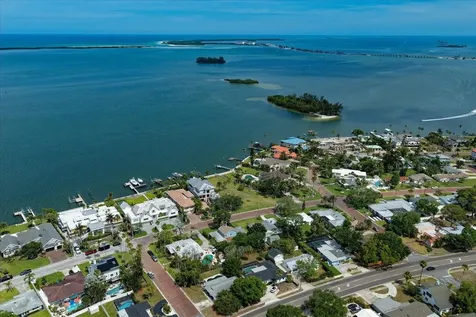 1768 Santa Barbara Drive Dunedin FL 34698