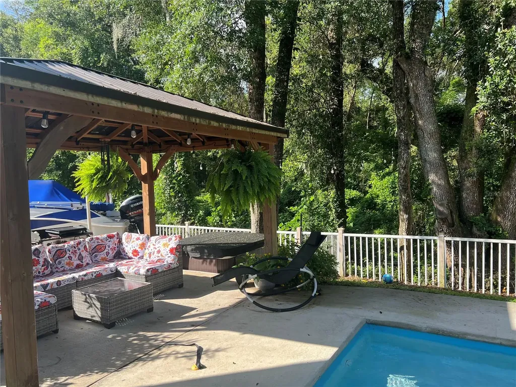 19007 NW 164th Road High Springs FL 32643