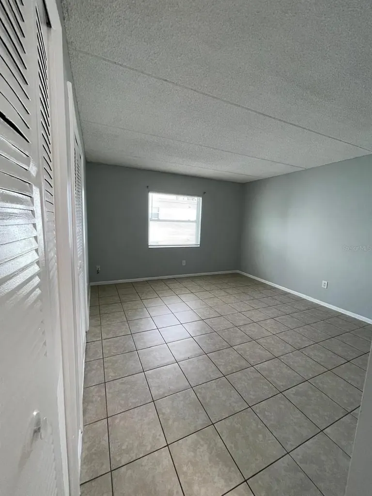 2835 Somerset Park Drive Tampa FL 33613