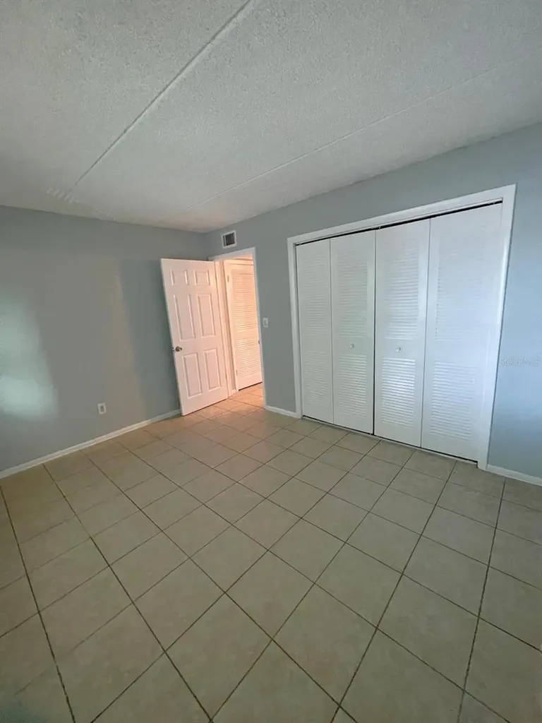2835 Somerset Park Drive Tampa FL 33613