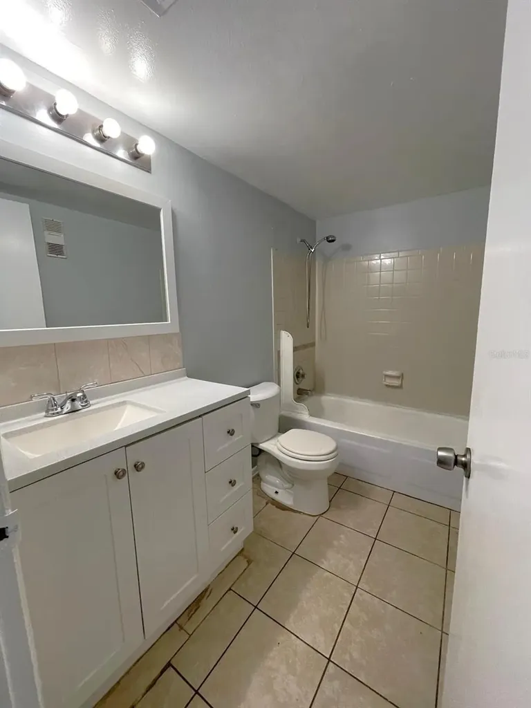 2835 Somerset Park Drive Tampa FL 33613