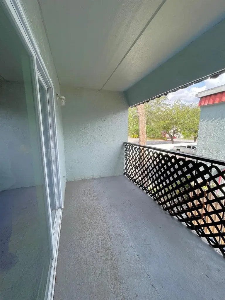 2835 Somerset Park Drive Tampa FL 33613