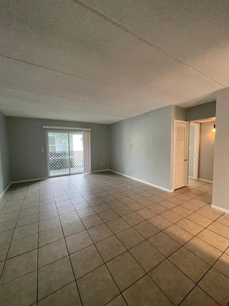 2835 Somerset Park Drive Tampa FL 33613