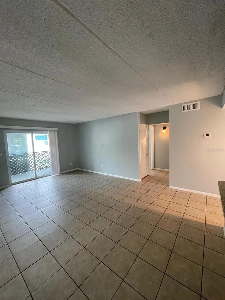 2835 Somerset Park Drive Tampa FL 33613