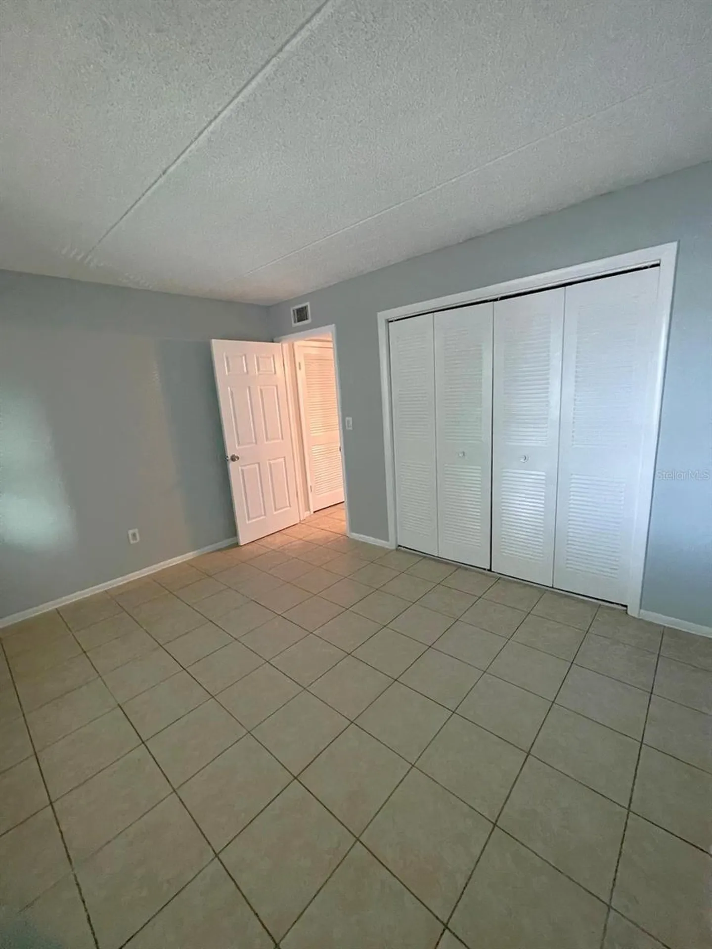 2835 Somerset Park Drive Tampa FL 33613