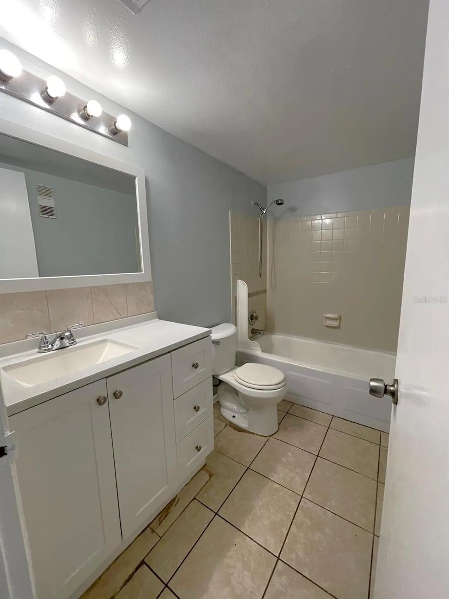 2835 Somerset Park Drive Tampa FL 33613