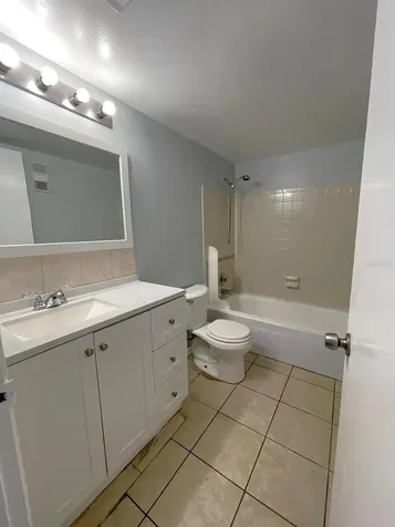 2835 Somerset Park Drive Tampa FL 33613