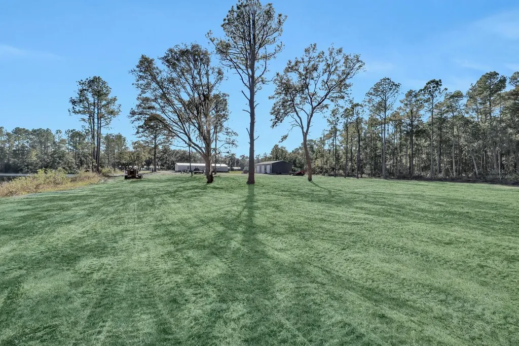 141 Woods Road San Mateo FL 32187