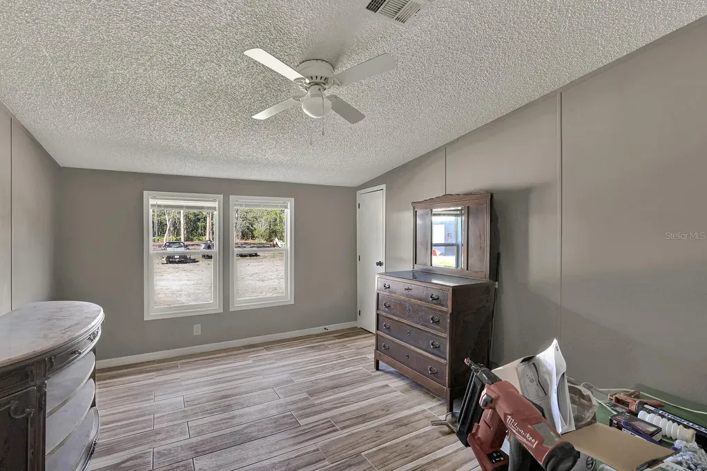 141 Woods Road San Mateo FL 32187